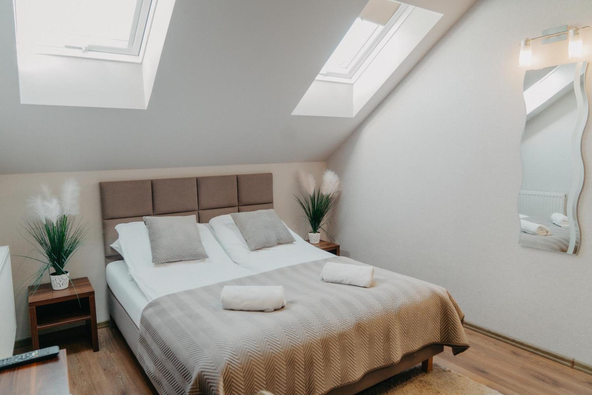 De Facto Bed and Breakfast Zambrow Exteriör bild