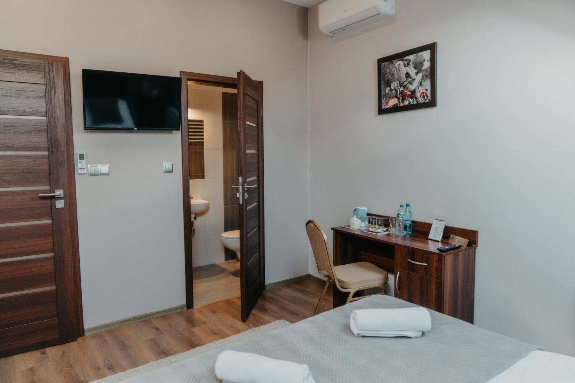 De Facto Bed and Breakfast Zambrow Exteriör bild